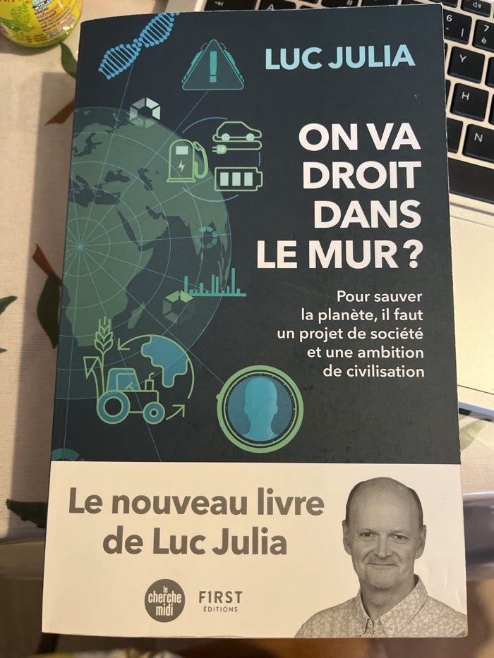 Couverture du livre de Luc Julia, On va droit dans le mur ?